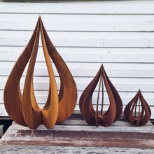 Load image into Gallery viewer, Teardrop Garden Sculpture